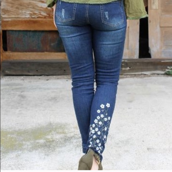 L&B  lucky & blessed  cherry blossom embroidered - Picture 10 of 11